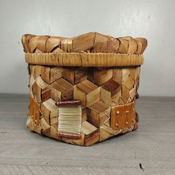 Vintage Handwoven Wicker Sewing Basket With Lid & Decorative Accents - Picture 5 of 11